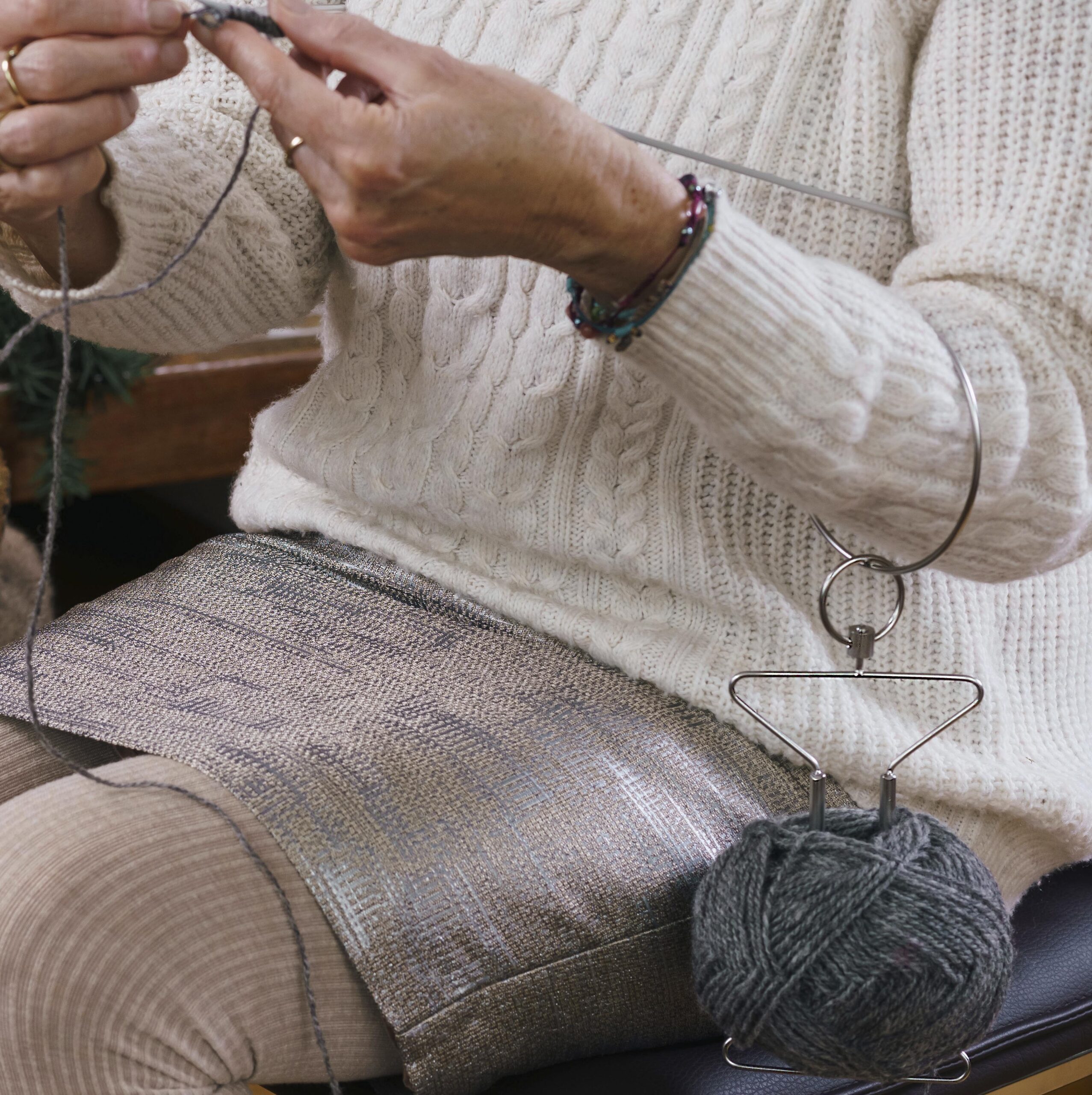 Twizzter Twizzter the portable knitting tool